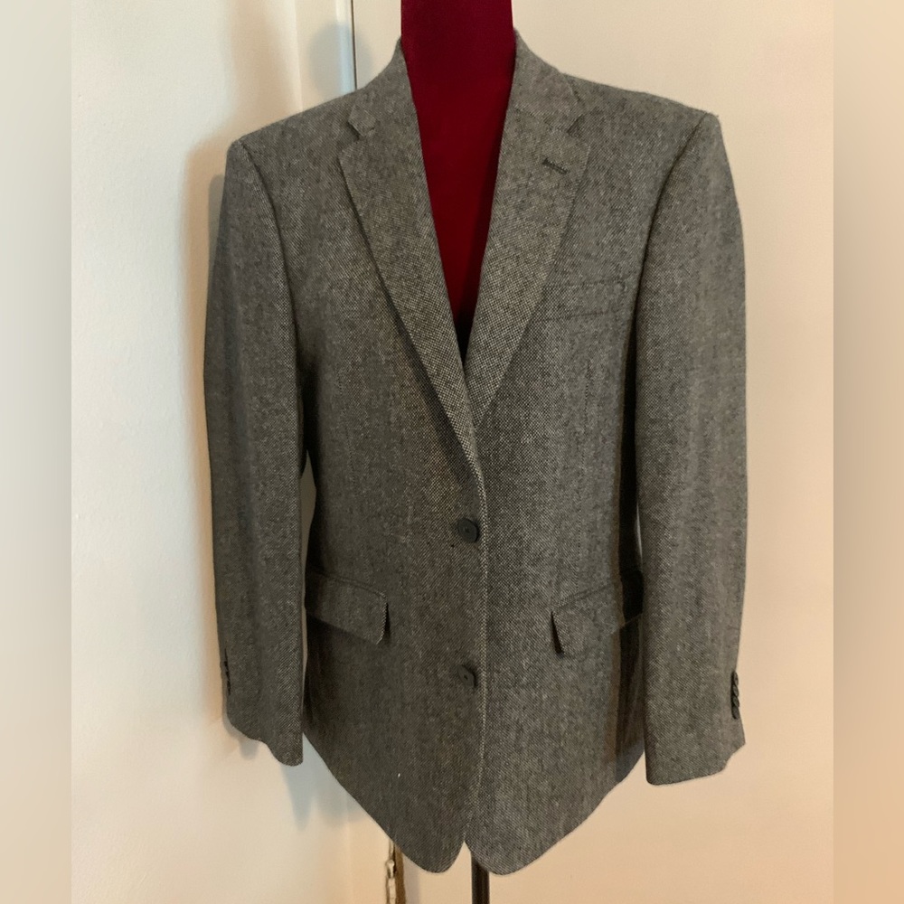 Beautiful  gray and black Tommy Hilfiger suits coat